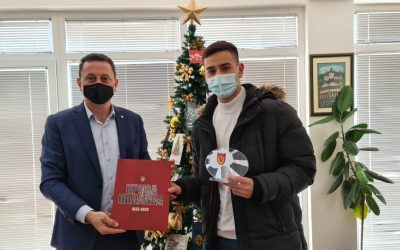 Градоначалникот Мицевски оствари средба со младиот успешен кошаркар Горазд Величковски