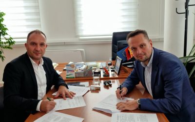 Градоначалникот Митовски и директорот на Бирото за регионален развој Реџепи потпишаа договори за реализација на два проекти